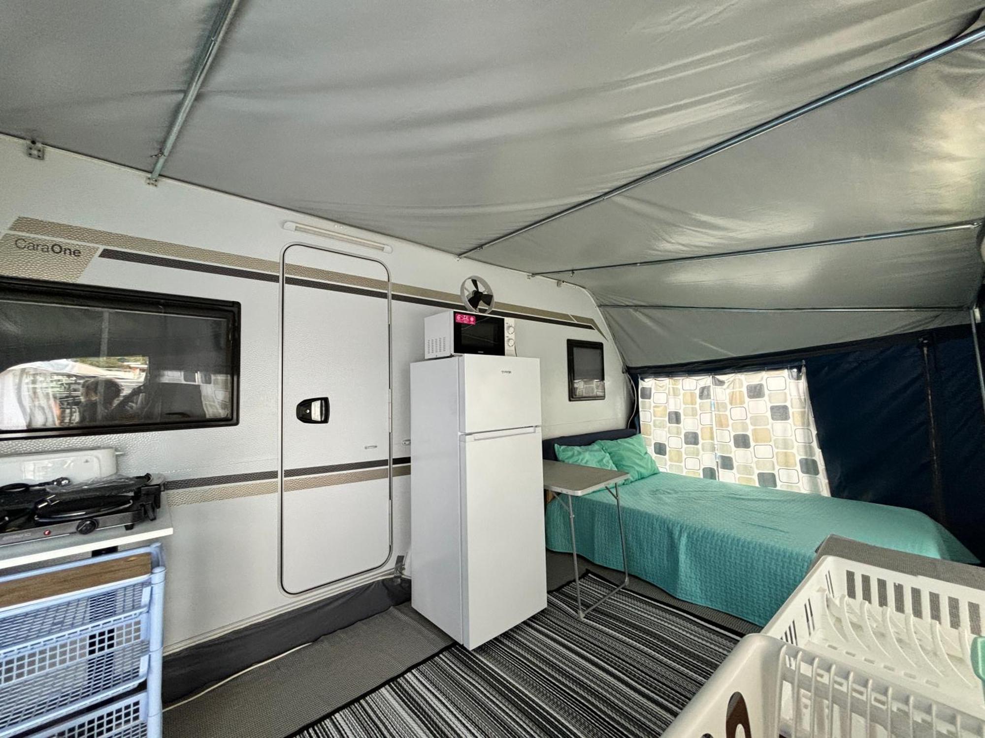 Lakokocsik A Tengerparton - Caravans At The Sandy Beach بريفلاكا المظهر الخارجي الصورة